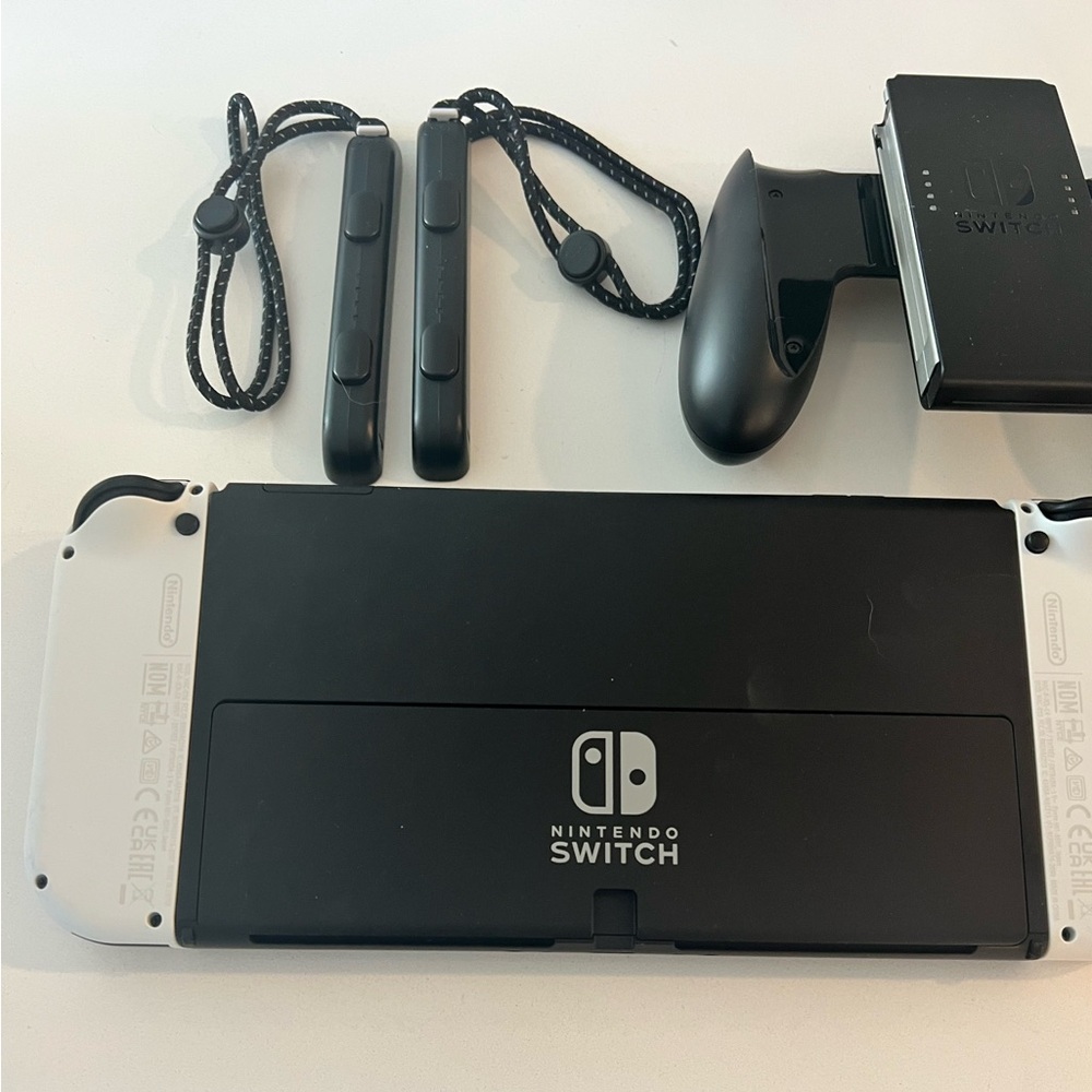 Near Mint Nintendo Switch OLED Video Game Console - Picture 4 of 7